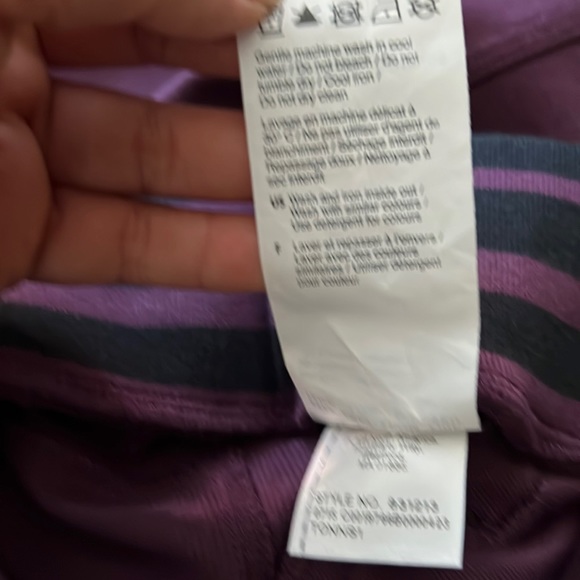 Puma sports cropped sweatpants. - Picture 9 of 9